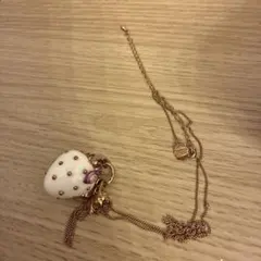 ホワイトストロベリー型ネックレス