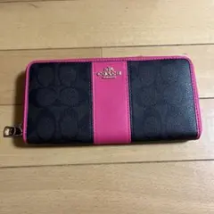 COACH ロゴ入り 長財布 ブラック/ピンク