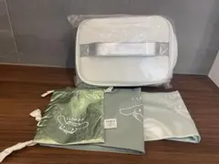 クリニーク ポーチ＆シナモロールトラベルバッグ