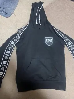 SY32 ブラックパーカー フード付き