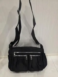 ポケット多数！大容量 ナイロン ショルダーバッグ ブラック