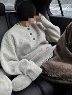 グレー ボタン付きヘンリーネックセーター