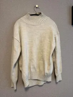 GU ライトグレー タートルネックセーター