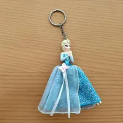 DISNEY　エルサ キーホルダー ドレス付き