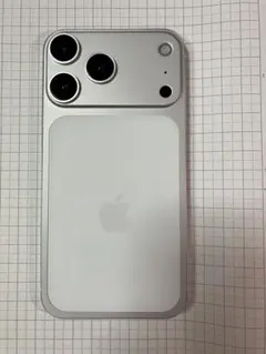 iPhone17pro 128GBカスタムデザイン（iPhone XR） - メルカリ