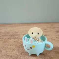 小物セット　シルバニアファミリー　ラブラドールの赤ちゃん　オスワリお座りおすわり