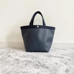 ハンドメイド 舟形トートMネイビー裏地ベージュボタンシルバー - メルカリ