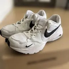 Nike ホワイト/ブラック スニーカー