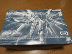 新品 HG 1/144 マイティーストライクフリーダムガンダム クリアカラーのサムネイル