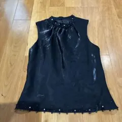 ビーズ装飾付き黒ノースリーブトップス