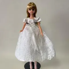 TAKARA タカラ リカちゃん 洋服 ⑨ ドレス ( 白 & ネックレス ) TAKARA タカラ リカちゃん 洋服 ⑨ ドレス ( 白 & ネックレス ) - メルカリ