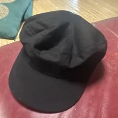 黒のキャスケット