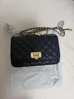 CHARLES & KEITH ブラックショルダーバッグ