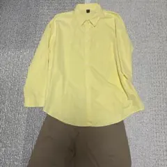 黄色シャツ
