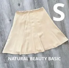 美品⭐︎NATURAL BEAUTY BASIC 薄手　スカート　ベージュ　Sのサムネイル