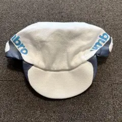 子供用　umbro メッシュキャップ ホワイト・ブルー
