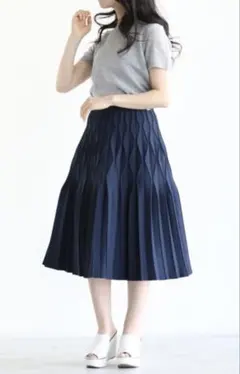 ボーダーズアットバルコニー　立体プリーツニットスカート　美品のサムネイル