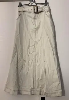 AZULホワイトデニムフレアスカート（ベルト付き）