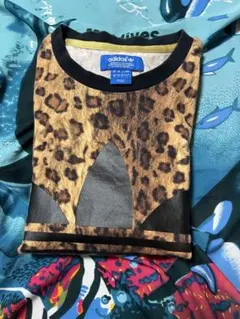 adidas アディダス　adidasヒョウ柄Tシャツ ヒョウ柄Tシャツ