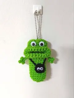 カエルちゃんのキーホルダー　パクパクモンスター　リップケース　ハンドメイドのサムネイル