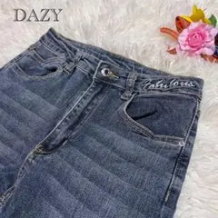 デイジー　スキニーデニムパンツ　刺繍入　ストレッチ　美脚シルエット　ダメージ加工