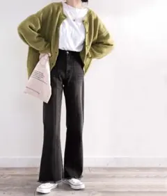 裾フリンジデニムセミフレアパンツ