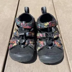 キッズサンダル ブラック/カラフル花柄　17cm