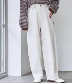 カーブデニムパンツ