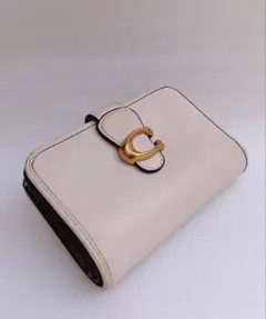 コーチ ホワイト レザー 二つ折り財布 C型ロゴ　タビー