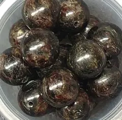 B389　セール商品　ガーネットインヌーマイト　10ミリ