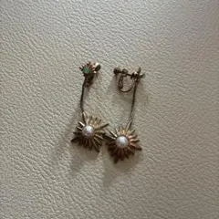 花デザイン パール付きイヤリング