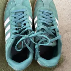 adidas スニーカー グリーン ガムソールのサムネイル