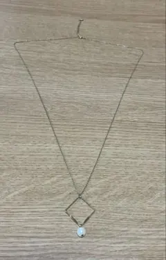 ダイヤモンド型ロングネックレス