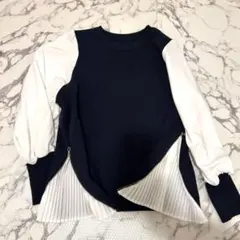 ネイビーとホワイトの長袖トップス