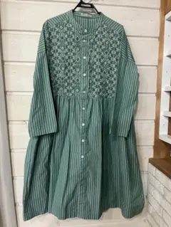 CRESCENT刺繍入り緑色ストライプシャツワンピースのサムネイル