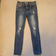 美品。AZUL BY MOUSSYダメージスキニーデニム 22インチ