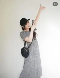 花柄 半袖 マキシワンピース　広がるワンピ　ギャザー　黒　モノトーン