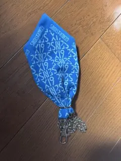 6IXSENSE バンダナ風キーホルダー