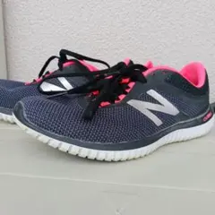 New Balance ランニングシューズ ブラック/ピンク