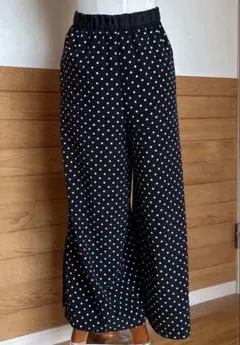 ミラショーン 黒と白のドット柄ワイドパンツ