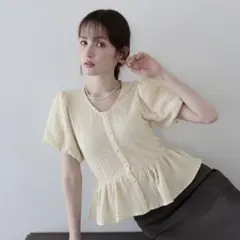 【新品】BLUEEASTバルーンスリーブペプラムトップス　イエローのサムネイル