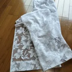 白のレースカーテン