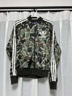 アディダス　迷彩　ジャージ　セットアップ　ダブルジップ　トラックジャケット アディダス トラックスーツ セットアップ 迷彩 カモ ダブルジップ 2025