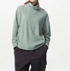 ユニクロ ソフトニットフリースリブハイネック Mサイズ