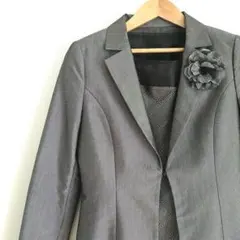 ホワイトジョーラ　フォーマルスーツセットアップ　ワンピース　シルバーグレーМ〜Ｌ