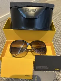 新品未使用 FENDI ブラウン サングラス ケース付きのサムネイル
