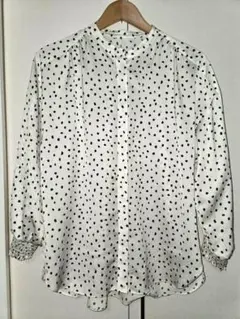ノーリーズ ドット柄シャーリング袖ブラウス