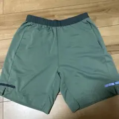 adidas オリーブグリーン ショートパンツ