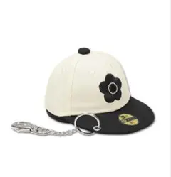 マリークワント　ニューエラ　コラボ　デイジーダイカットポーチ　ブラック×ホワイト