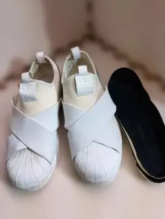 adidas クロスバンド スリッポン ホワイト